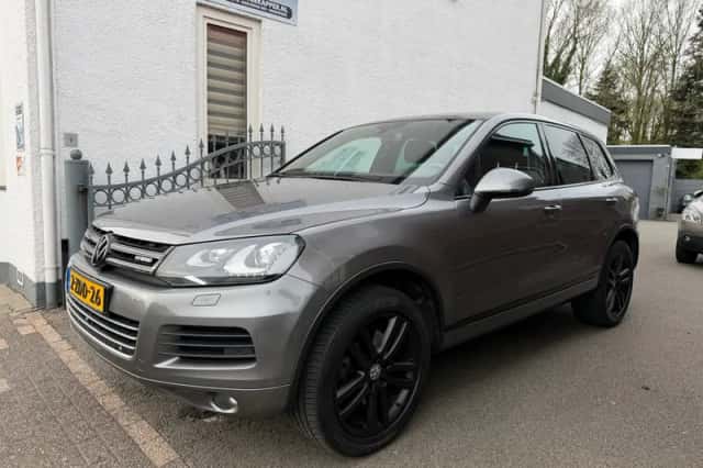 Volkswagen Touareg (2012) thumbnail 1