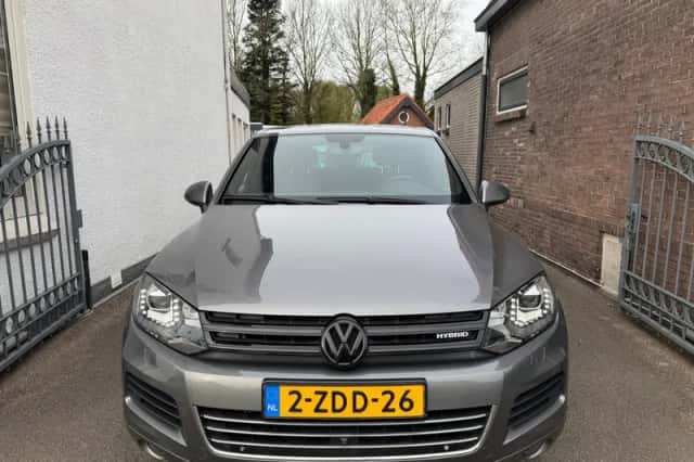 Volkswagen Touareg (2012) thumbnail 4
