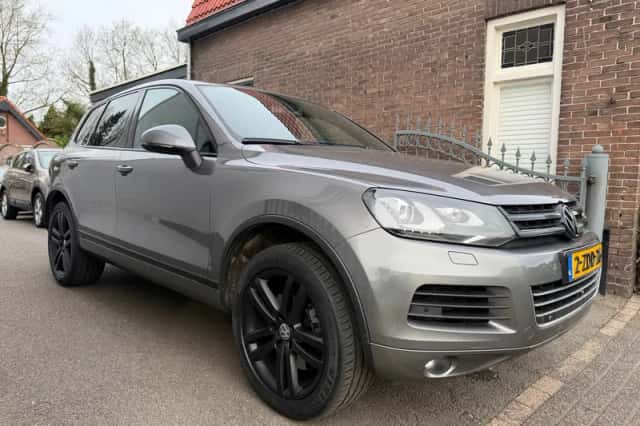 Volkswagen Touareg (2012) thumbnail 5