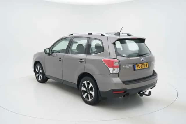 Subaru Forester (2017) thumbnail 4