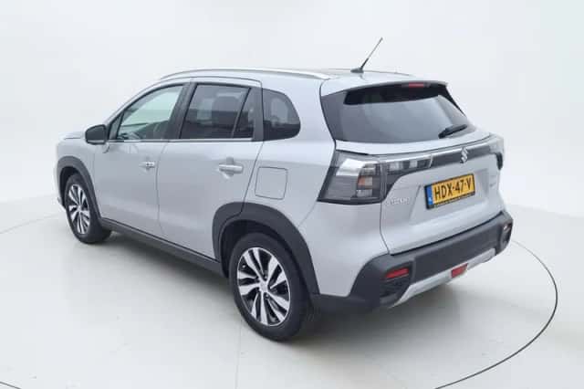 Suzuki S-Cross (2024) thumbnail 4