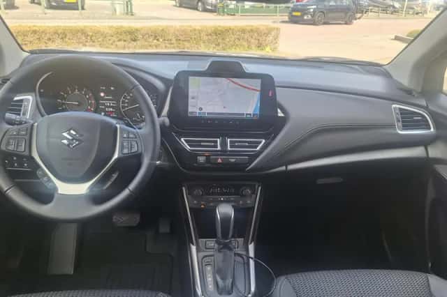 Suzuki S-Cross (2025) thumbnail 5