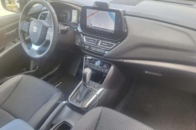 Suzuki S-Cross (2025) thumbnail 6
