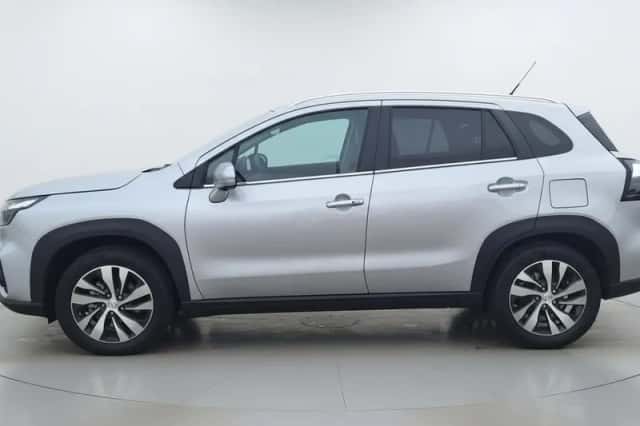 Suzuki S-Cross (2025) thumbnail 4