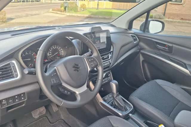 Suzuki S-Cross (2025) thumbnail 6