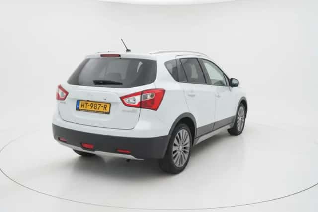 Suzuki S-Cross (2016) thumbnail 5