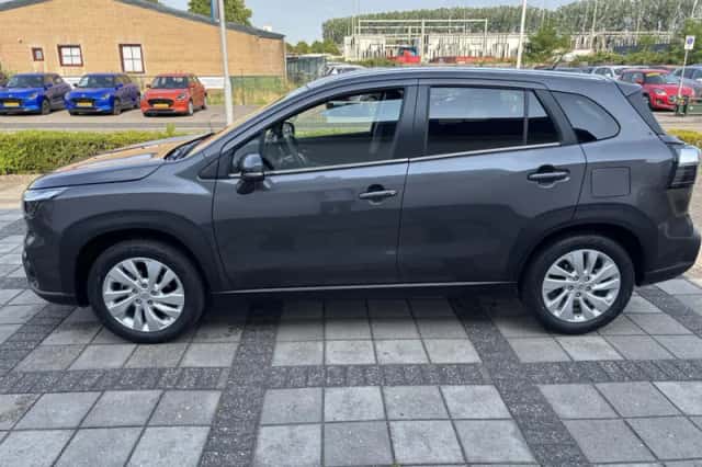 Suzuki S-Cross (2025) thumbnail 3
