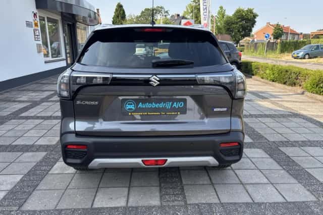 Suzuki S-Cross (2025) thumbnail 4