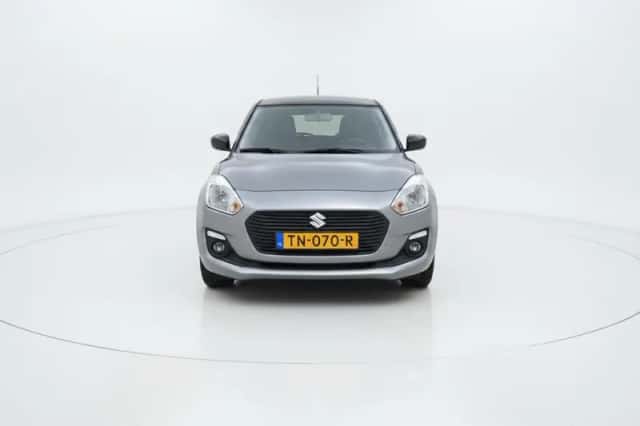 Suzuki Swift (2018) thumbnail 5