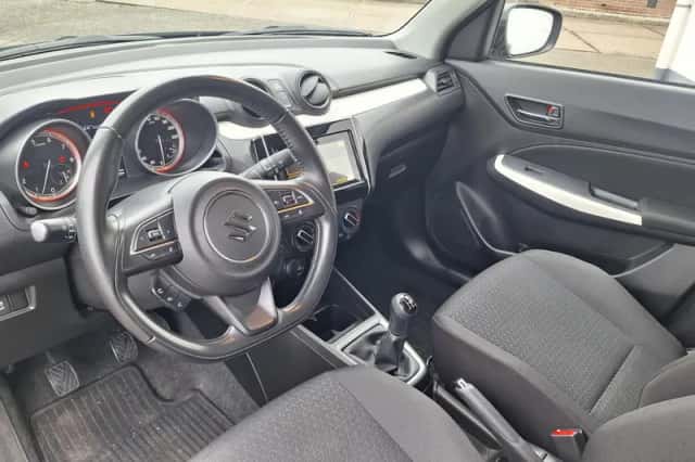 Suzuki Swift (2021) thumbnail 6