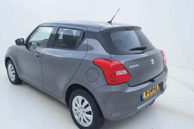 Suzuki Swift (2022) thumbnail 4