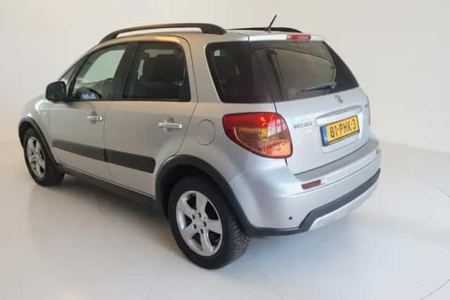 Suzuki SX4 (2011) thumbnail 4