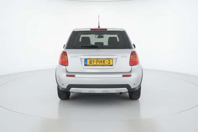 Suzuki SX4 (2011) thumbnail 5