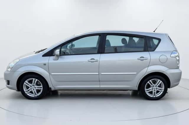 Toyota Verso (2009) thumbnail 3