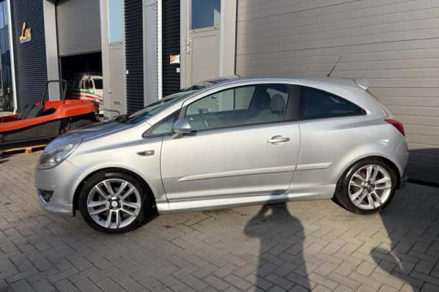 Opel Corsa (2008) thumbnail 3