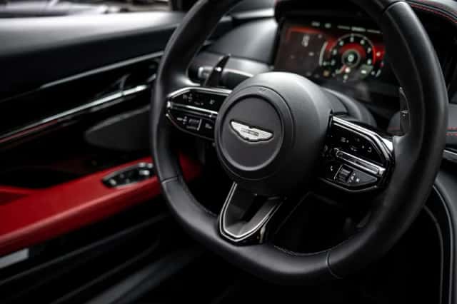 Aston Martin DB12 V8 (2024) thumbnail 14