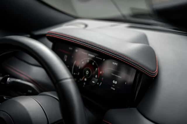 Aston Martin DB12 V8 (2024) thumbnail 22