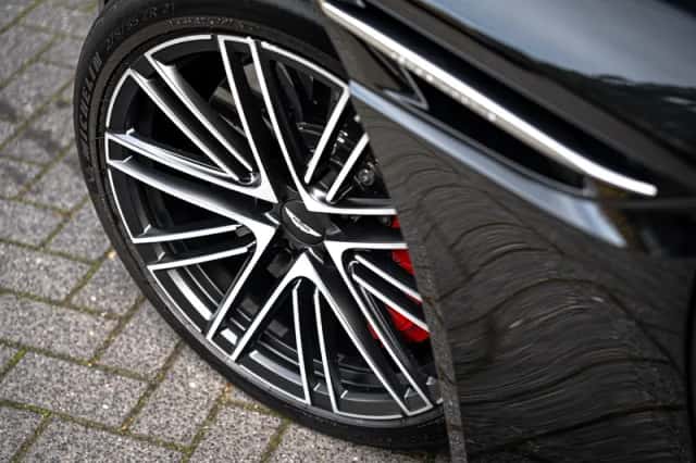 Aston Martin DB12 V8 (2024) thumbnail 24
