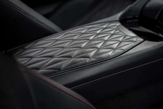 Aston Martin DB12 V8 (2024) thumbnail 31