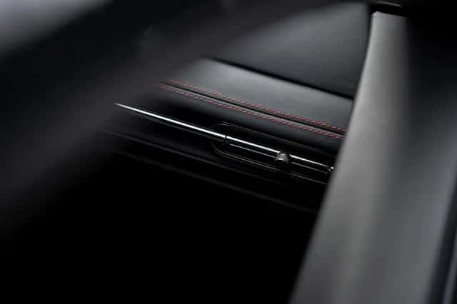 Aston Martin DB12 V8 (2024) thumbnail 34