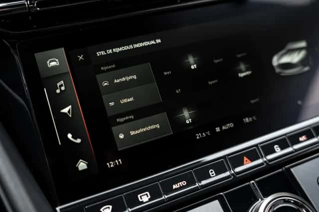 Aston Martin DB12 V8 (2024) thumbnail 35