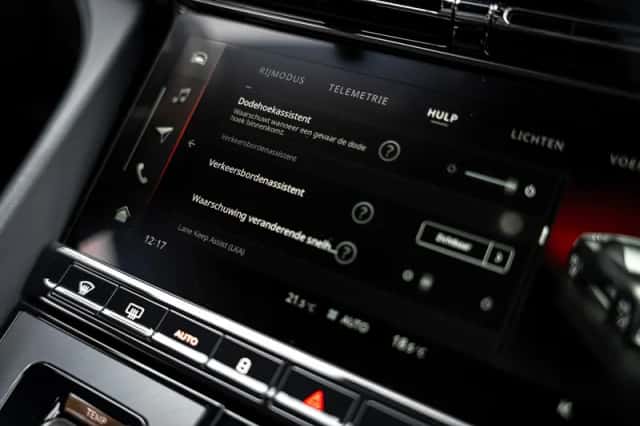 Aston Martin DB12 V8 (2024) thumbnail 37