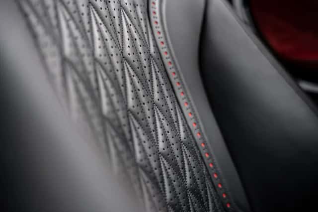 Aston Martin DB12 V8 (2024) thumbnail 43
