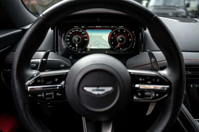 Aston Martin DB12 V8 (2024) thumbnail 10