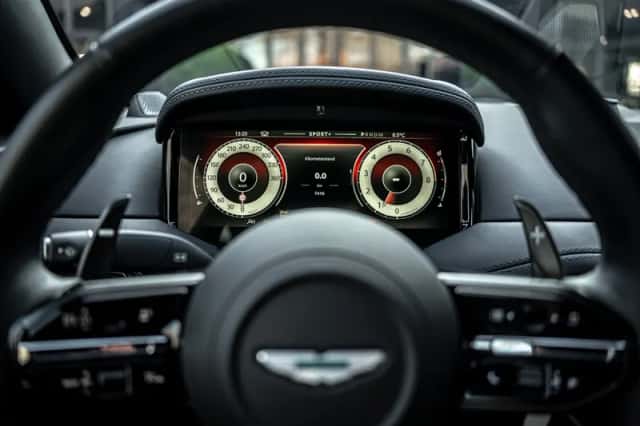 Aston Martin DB12 V8 (2025) thumbnail 15