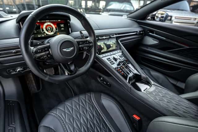 Aston Martin DB12 V8 (2025) thumbnail 3