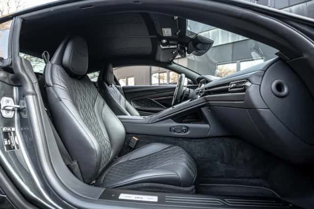 Aston Martin DB12 V8 (2025) thumbnail 4