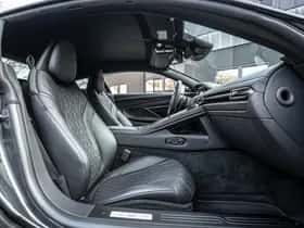 Aston Martin DB12 V8 (2025) thumbnail 4
