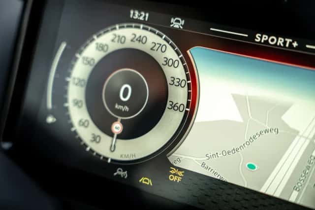 Aston Martin DB12 V8 (2025) thumbnail 35