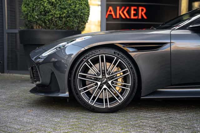 Aston Martin DB12 V8 (2025) thumbnail 43