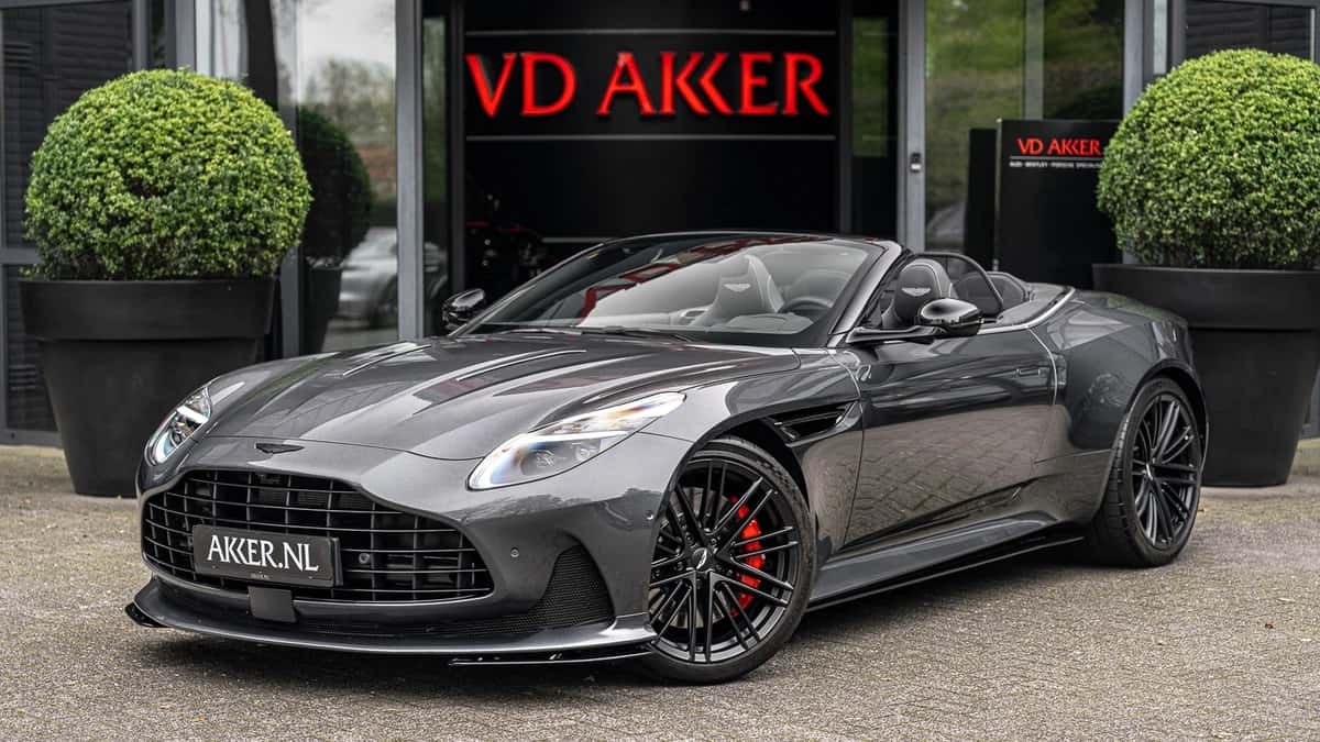 Aston Martin DB12 V8 Volante (2025) — foto 1