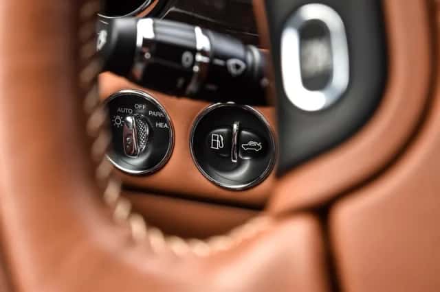 Bentley Brooklands (2009) thumbnail 8