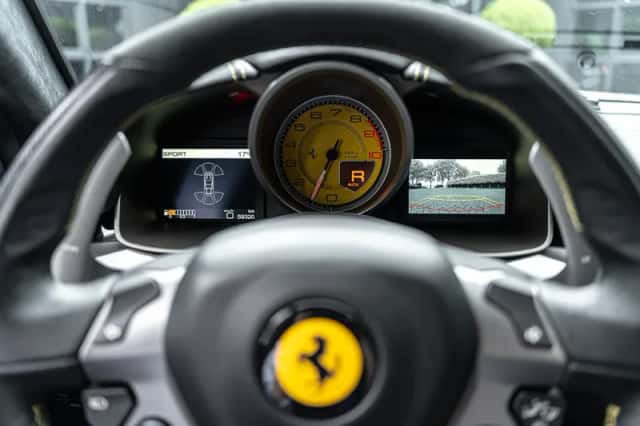 Ferrari F12 Berlinetta (2014) thumbnail 25