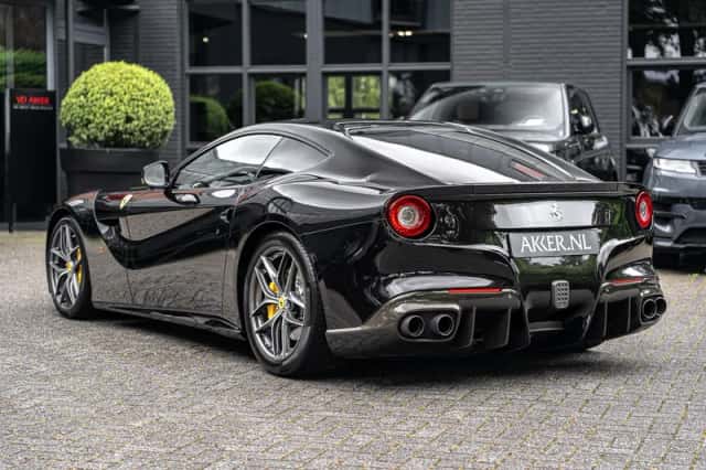 Ferrari F12 Berlinetta (2014) thumbnail 31