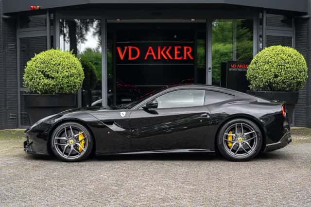 Ferrari F12 Berlinetta (2014) thumbnail 6