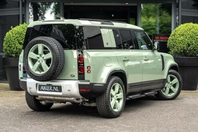 Land Rover Defender (2025) thumbnail 2