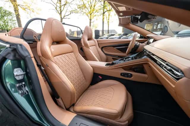 Aston Martin DB12 (2025) thumbnail 4
