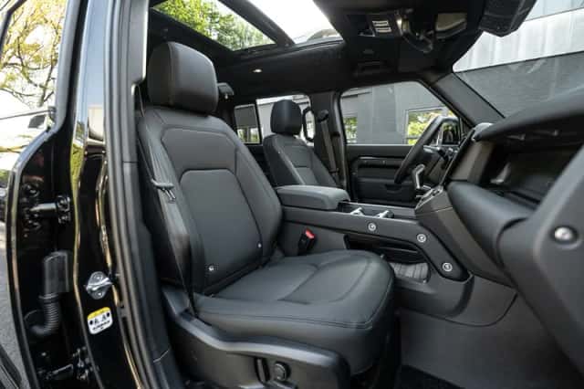 Land Rover Defender (2026) thumbnail 4
