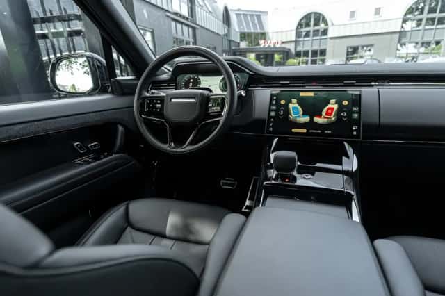 Land Rover Range Rover Sport (2026) thumbnail 3