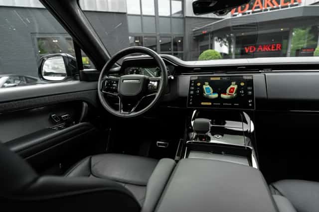 Land Rover Range Rover Sport (2025) thumbnail 3