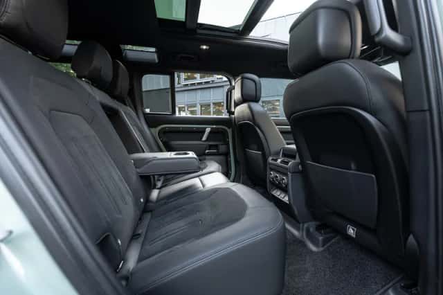 Land Rover Defender (2022) thumbnail 5