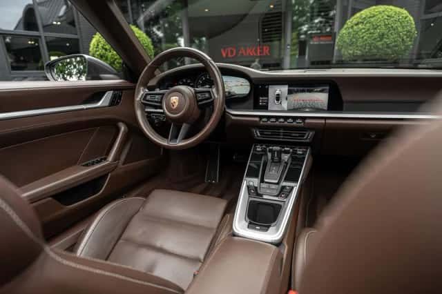 Porsche 992 (2019) thumbnail 3