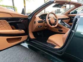 Aston Martin DB12 V8 Volante (2025) thumbnail 28