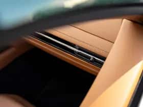 Aston Martin DB12 V8 Volante (2025) thumbnail 33
