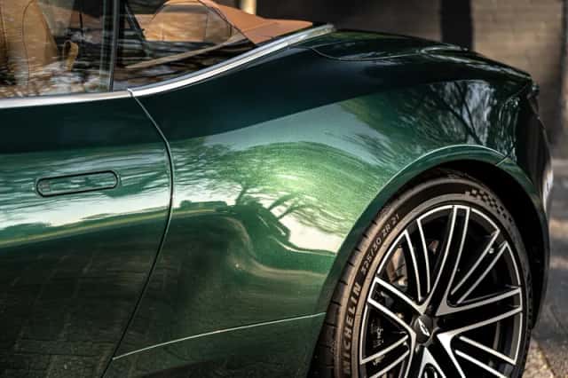 Aston Martin DB12 V8 Volante (2025) thumbnail 5