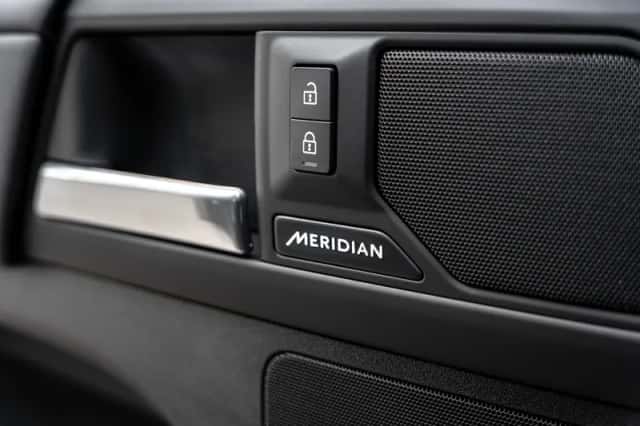 Land Rover Defender (2026) thumbnail 15